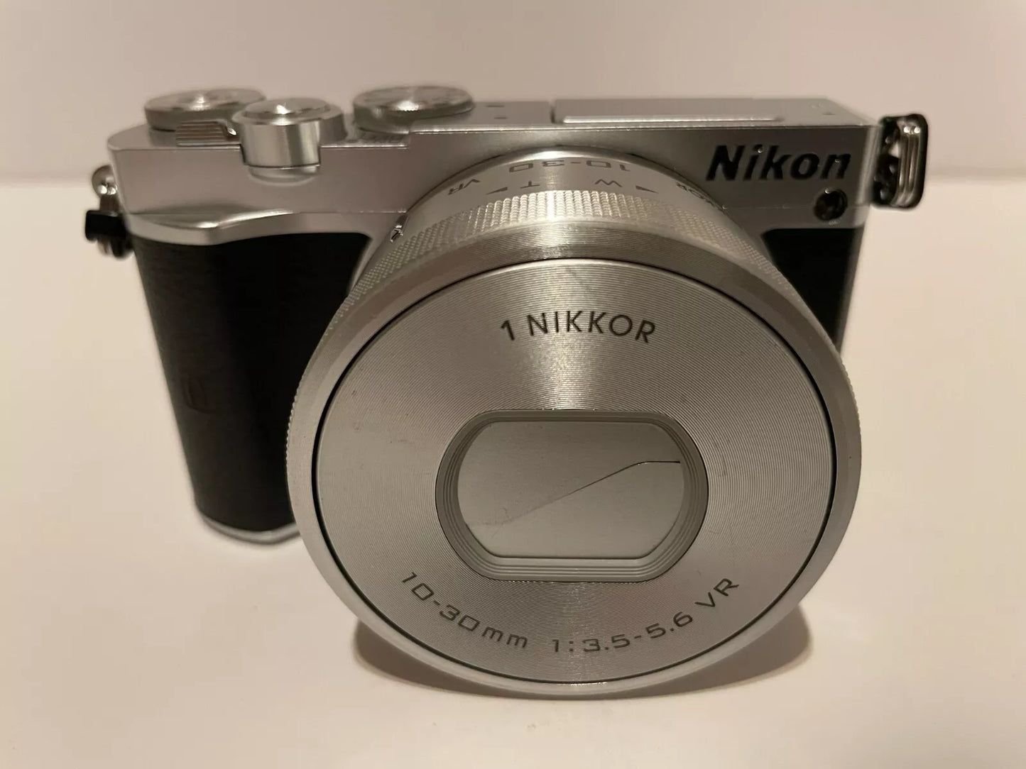 Nikon 1 J5 20.8MP Digital Camera 1 Nikkor 10-30mm 18.5mm  lens Near Mint