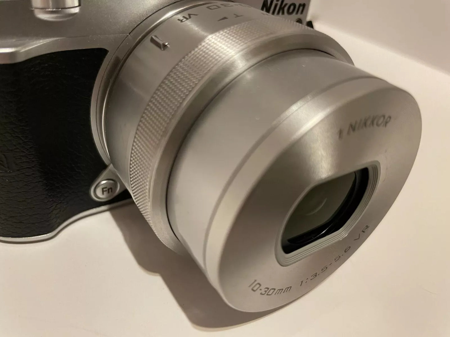 Nikon 1 J5 20.8MP Digital Camera 1 Nikkor 10-30mm 18.5mm  lens Near Mint