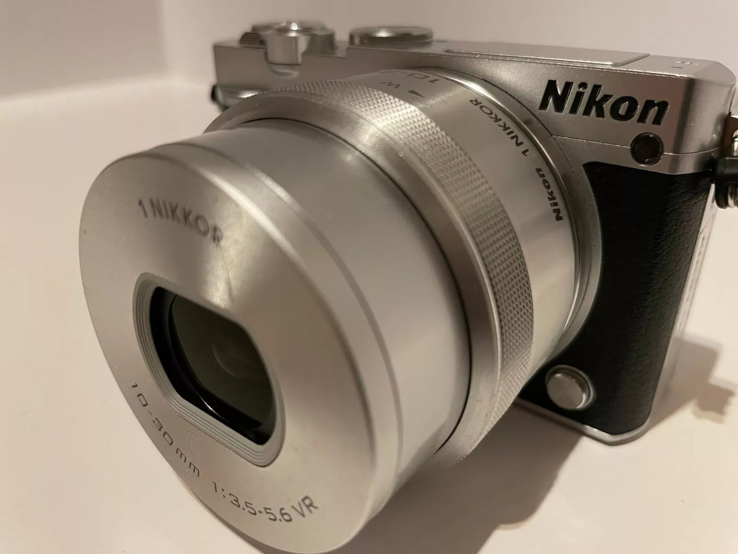 Nikon 1 J5 20.8MP Digital Camera 1 Nikkor 10-30mm 18.5mm  lens Near Mint